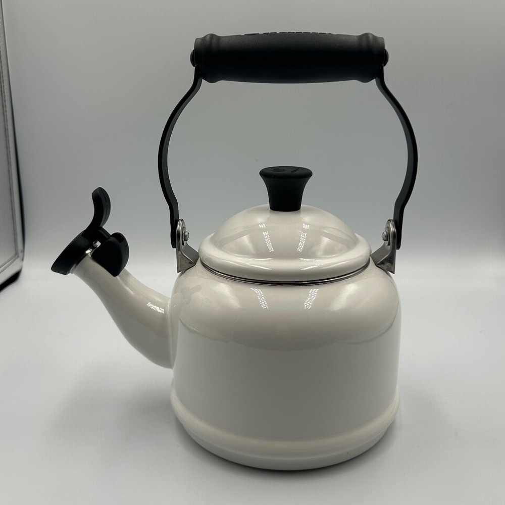 Le Creuset Demi Whistling Tea Kettle White Enamel on Steel 1.1 Qt Q9401-01